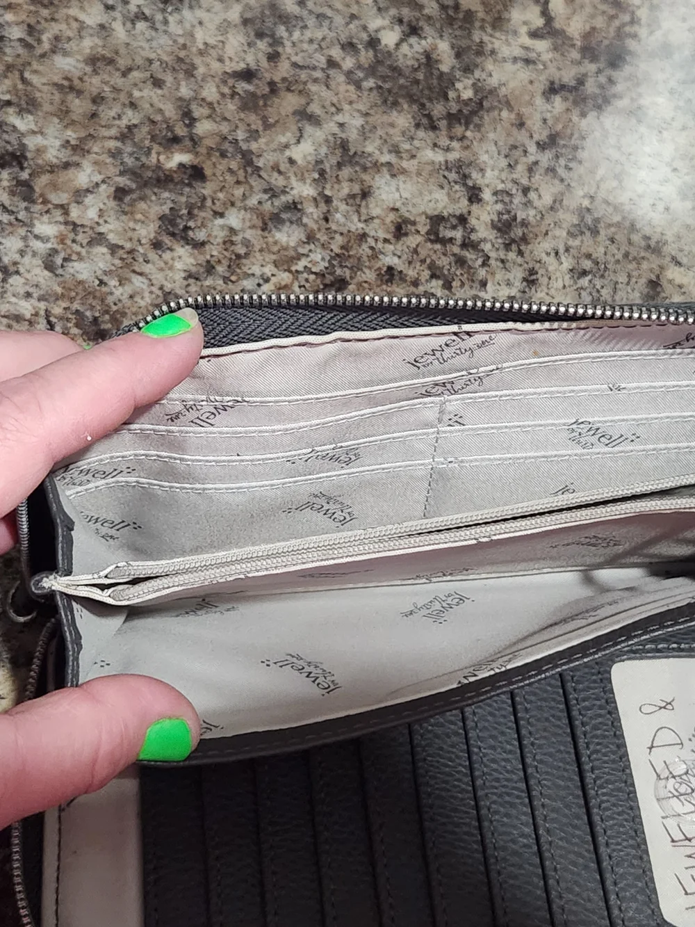 Jewell Thirty One Wallet